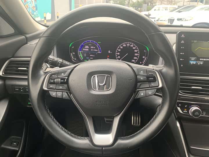 Фото 8 - Honda Accord