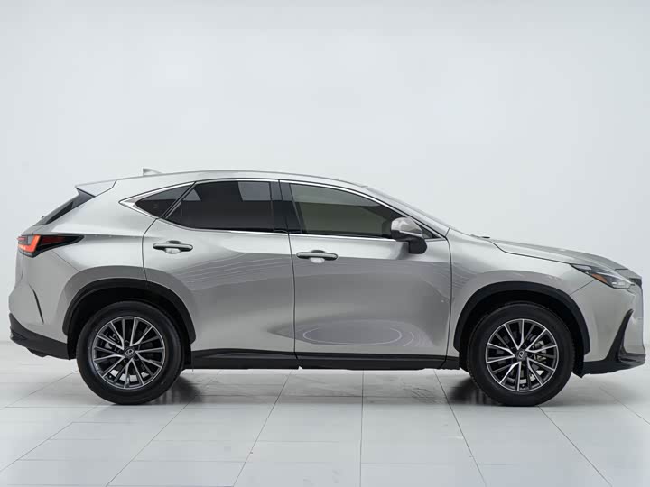 Фото 3 - Lexus NX