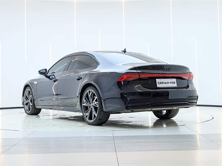 Фото 7 - Audi A7L