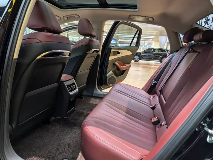 Фото 5 - Hongqi H5 Hybrid