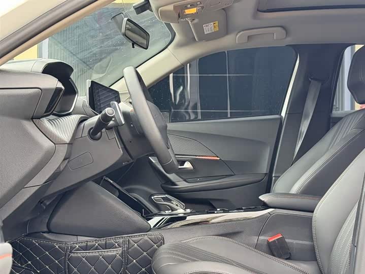 Фото 4 - Peugeot 2008