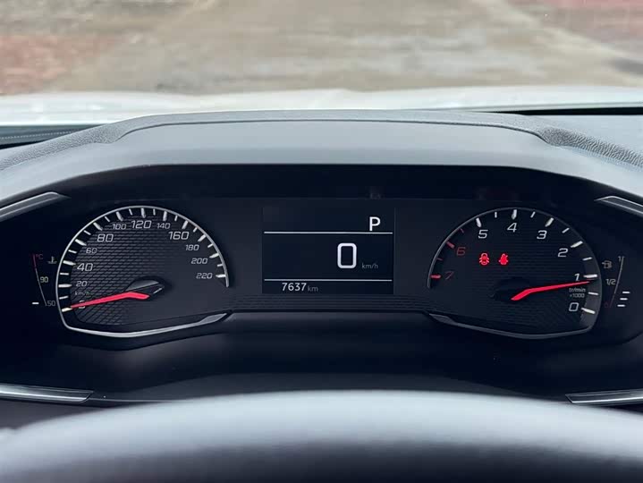 Фото 6 - Peugeot 2008