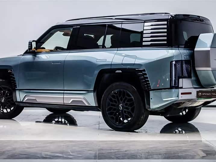 Photo 2 - BYD Yangwang U8