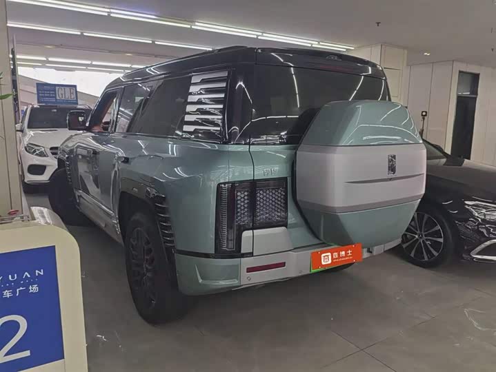 Photo 8 - BYD Yangwang U8