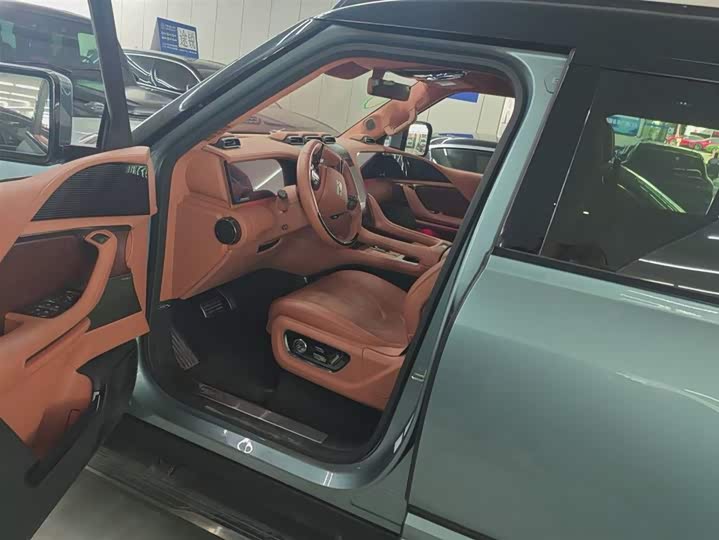 Photo 9 - BYD Yangwang U8