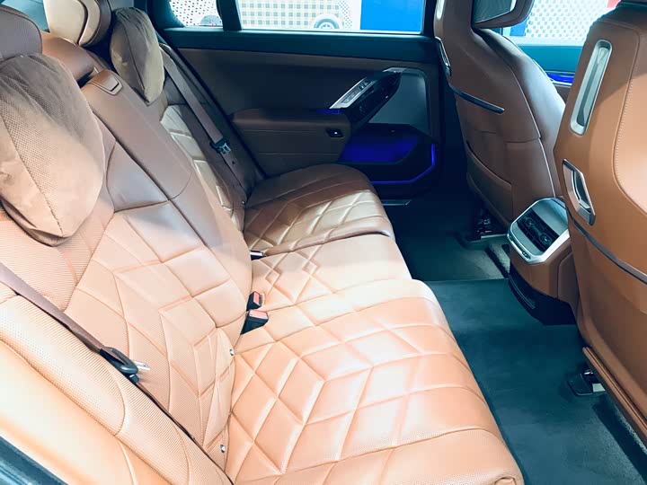 Photo 7 - BMW 7 Series