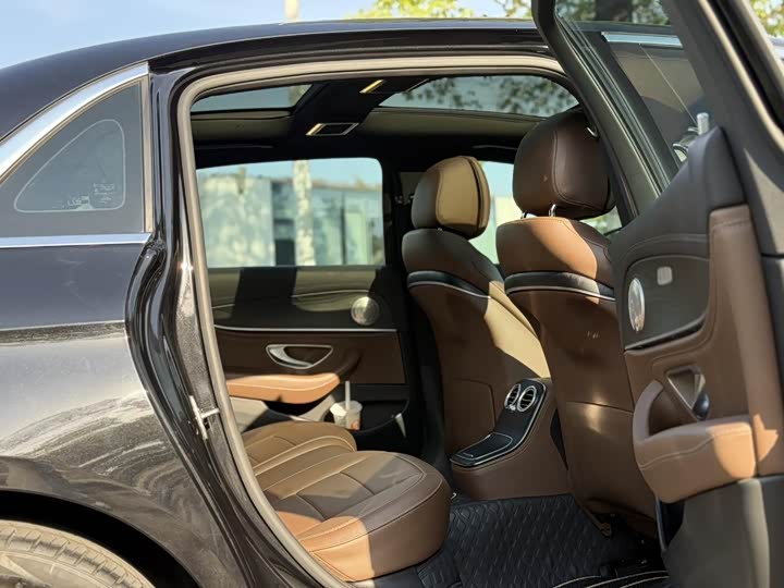 Photo 6 - Mercedes-Benz E-Class