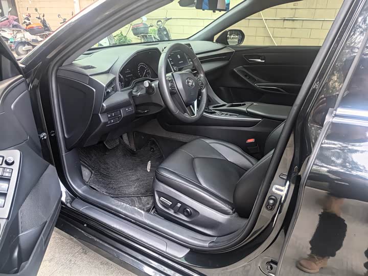 Photo 7 - Toyota Avalon