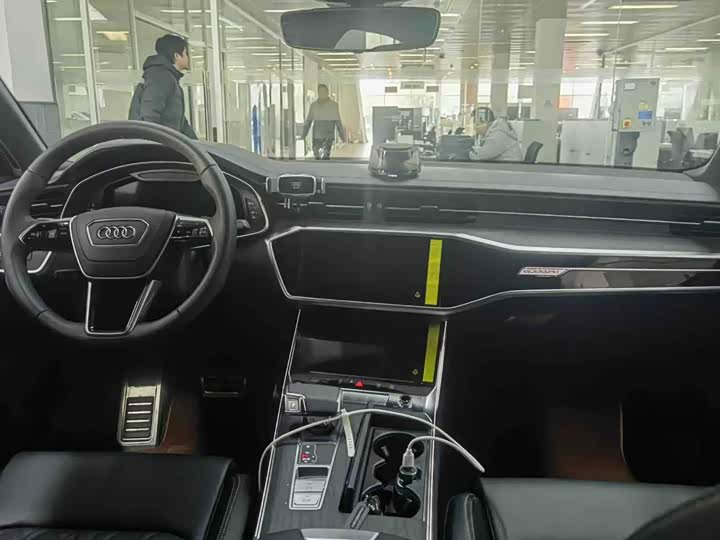 Фото 8 - Audi A6L