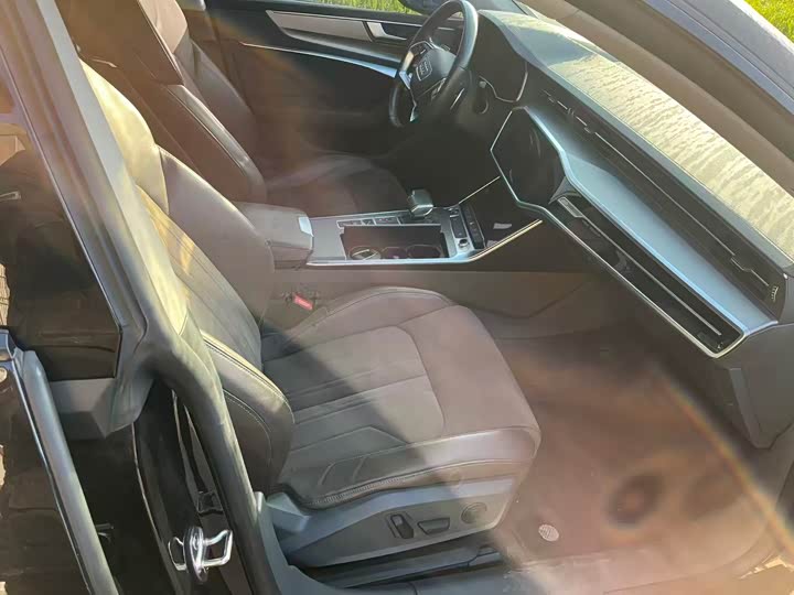 Фото 3 - Audi A7L