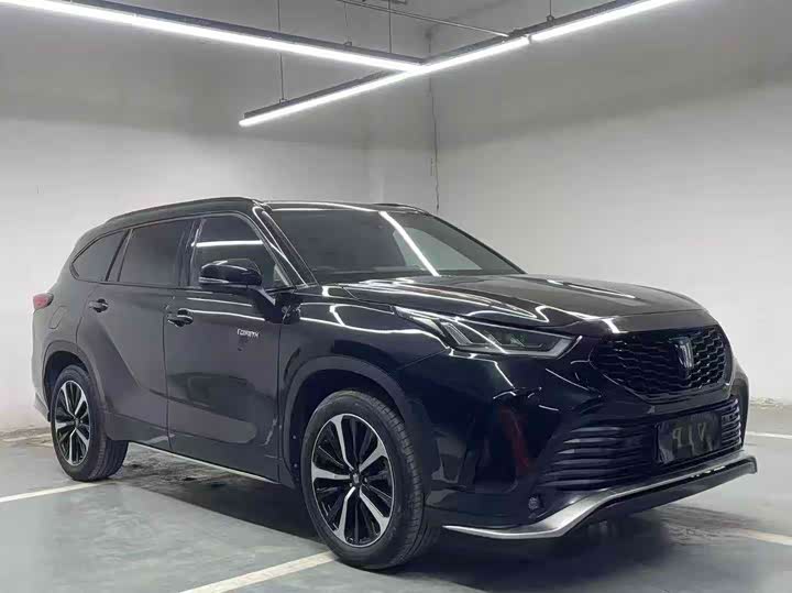 Фото 3 - Toyota Crown Kluger