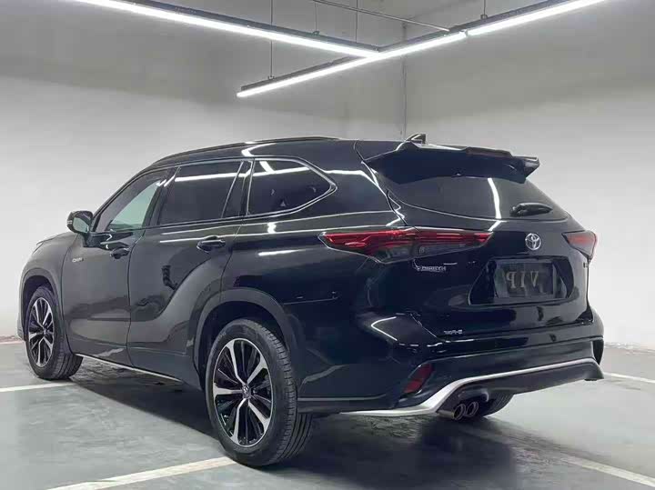 Фото 7 - Toyota Crown Kluger