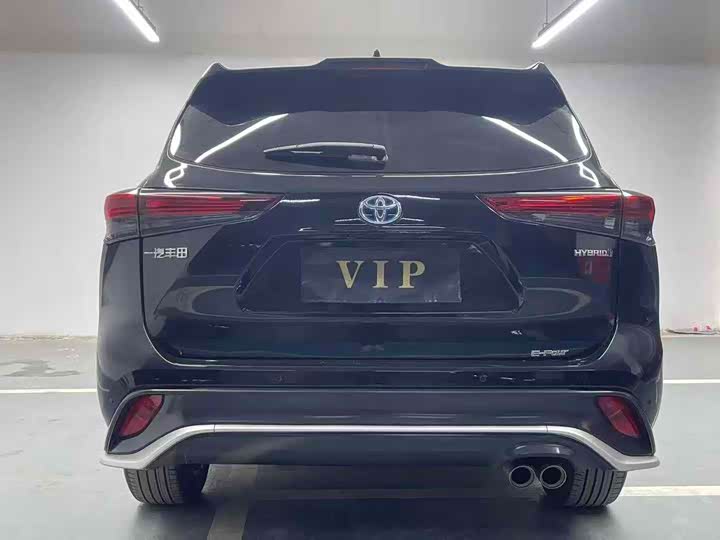 Фото 8 - Toyota Crown Kluger