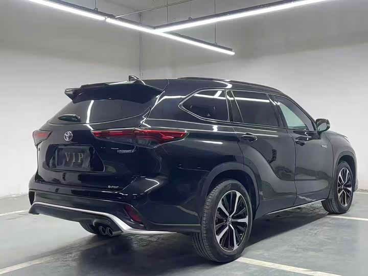 Фото 9 - Toyota Crown Kluger