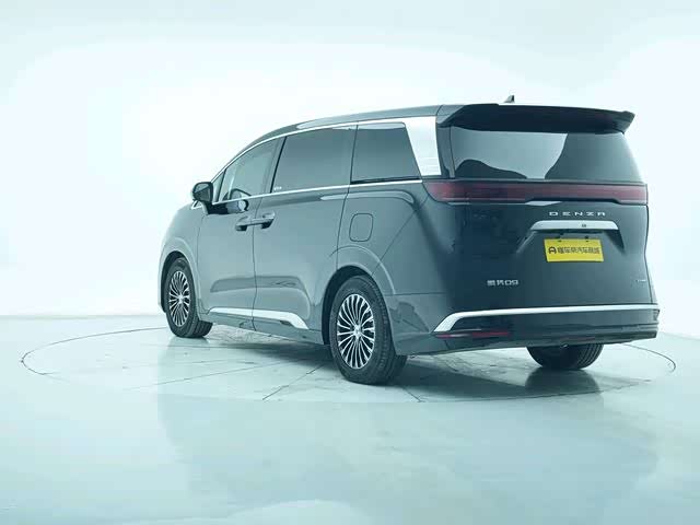 Фото 7 - Denza D9