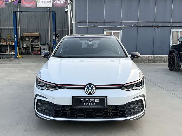 Фото 2 - Volkswagen Golf GTI