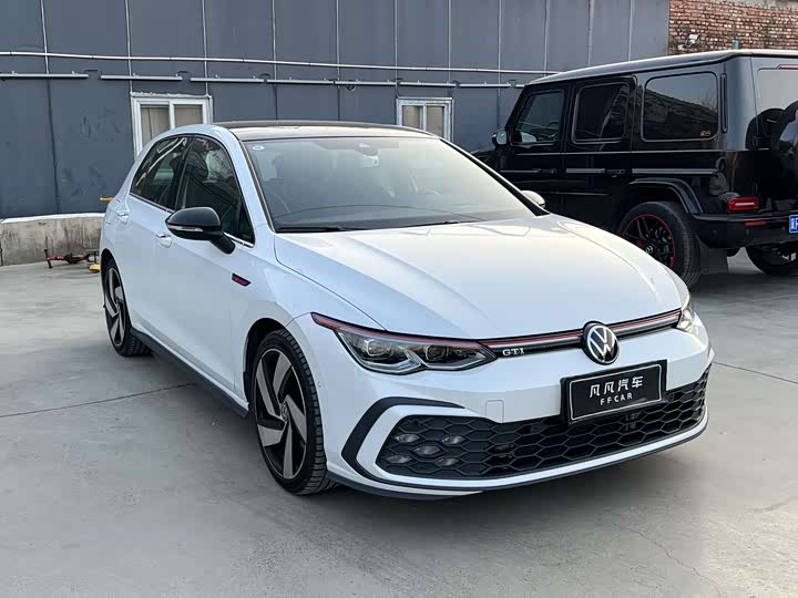 Фото 3 - Volkswagen Golf GTI