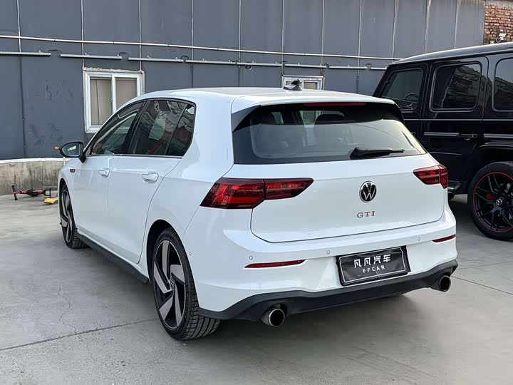 Фото 4 - Volkswagen Golf GTI