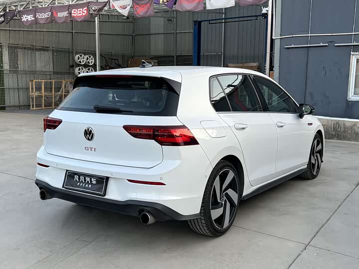 Фото 6 - Volkswagen Golf GTI