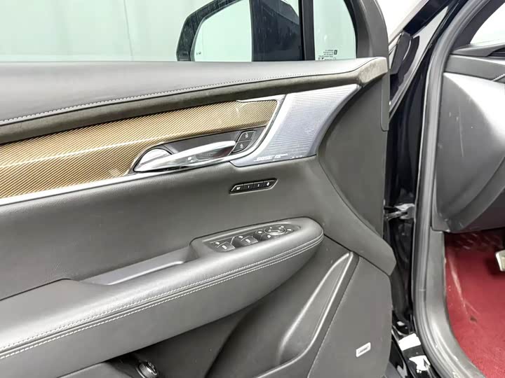 Фото 6 - Cadillac XT6