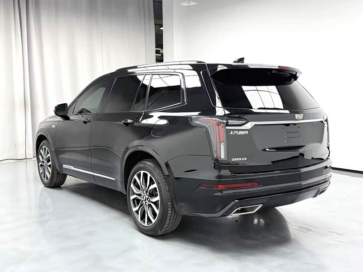 Фото 8 - Cadillac XT6