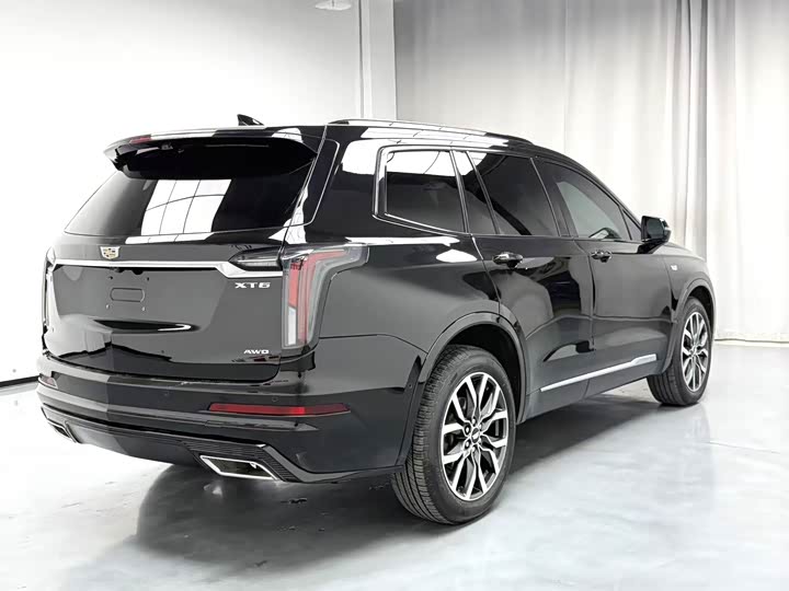 Фото 9 - Cadillac XT6