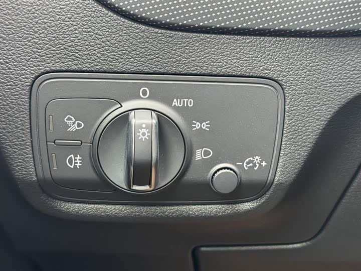 Фото 8 - Audi Q2L