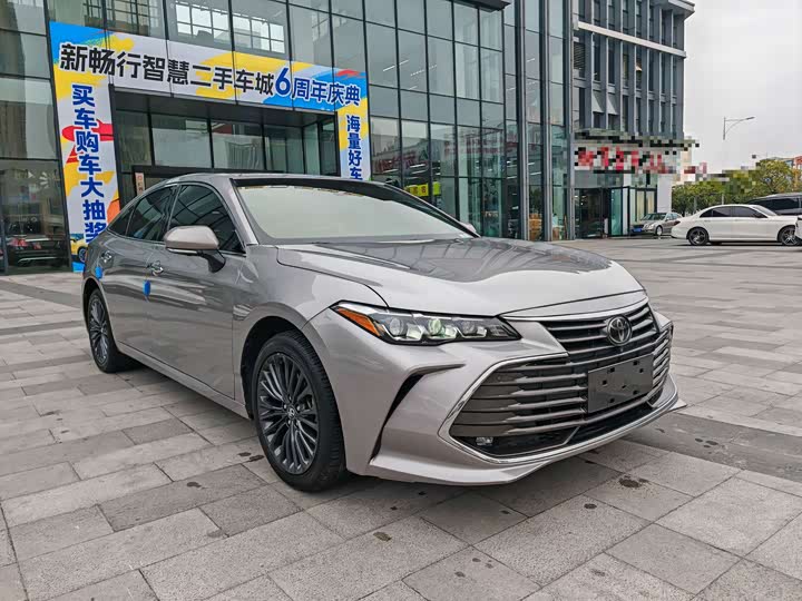 Photo 3 - Toyota Avalon