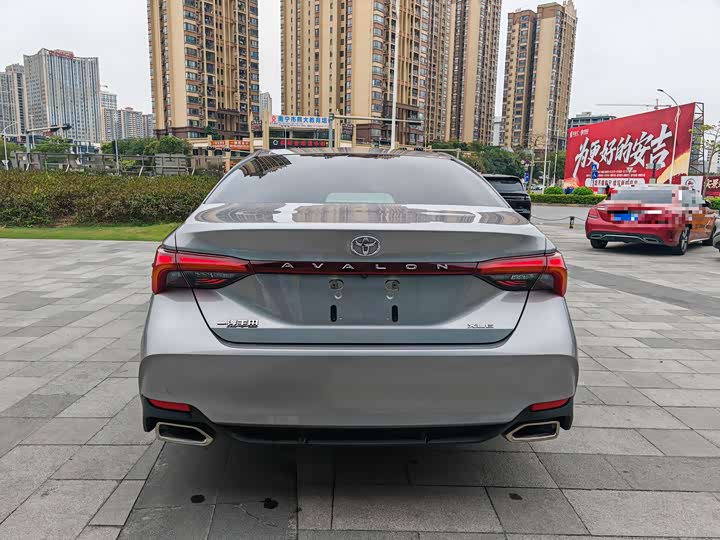 Photo 6 - Toyota Avalon