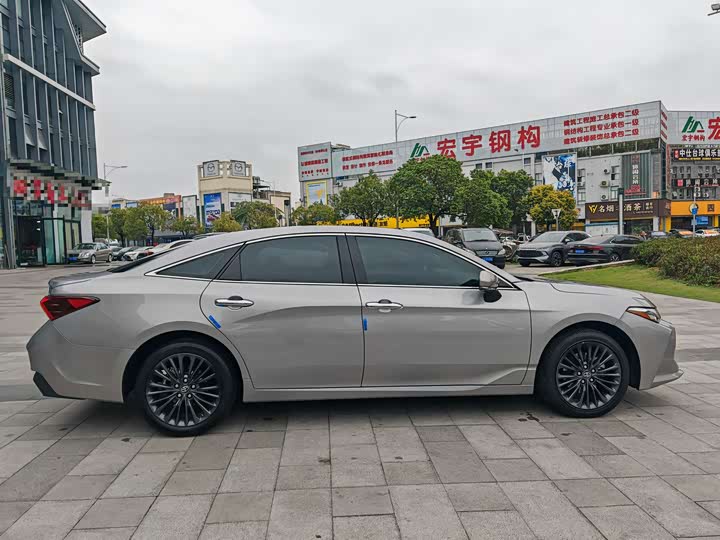 Photo 8 - Toyota Avalon