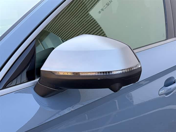 Фото 8 - Audi Q5L