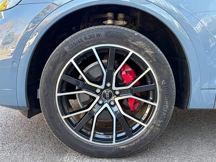 Фото 9 - Audi Q5L