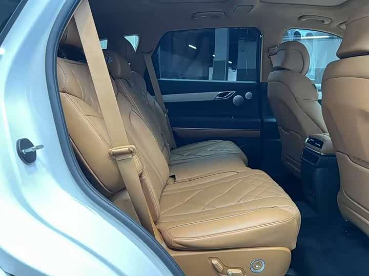 Фото 8 - Genesis GV80