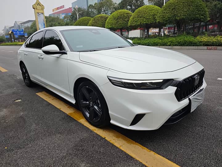 Photo 3 - Honda Inspire