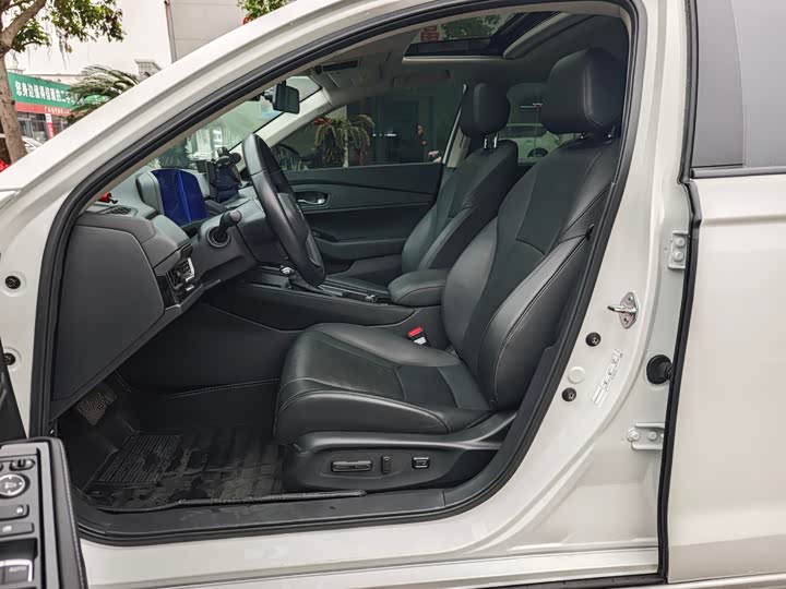 Photo 4 - Honda Inspire