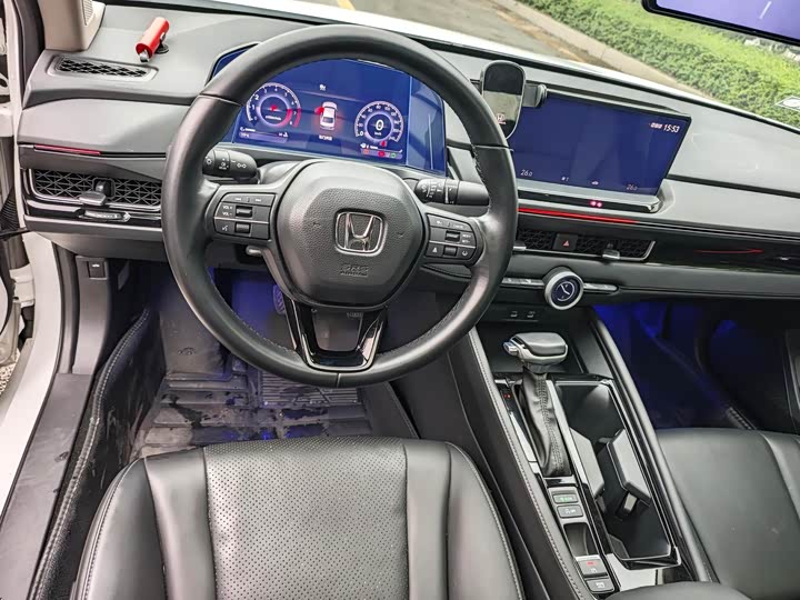 Photo 5 - Honda Inspire