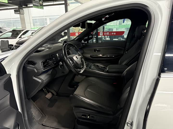 Фото 4 - Nio EC6