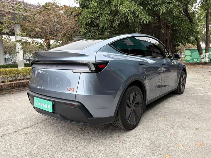 Photo 4 - Tesla Model Y
