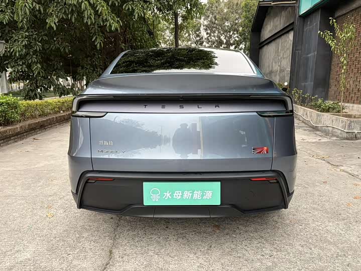 Photo 5 - Tesla Model Y