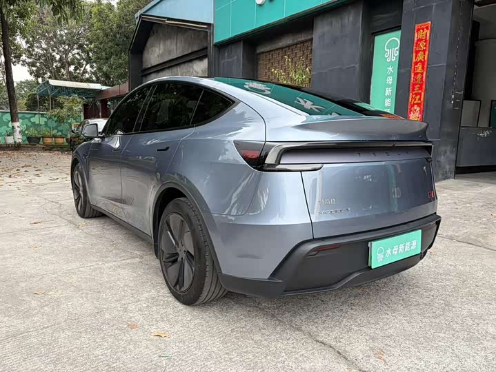 Photo 6 - Tesla Model Y