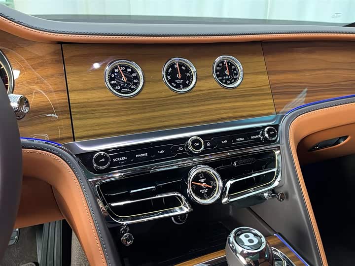 Фото 9 - Bentley Flying Spur