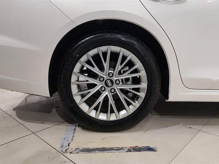 Фото 6 - Bestune B70