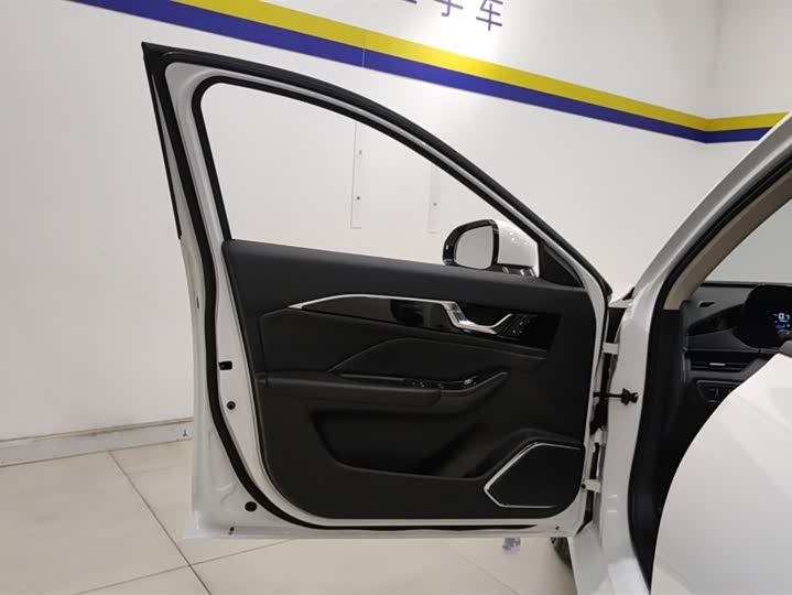 Фото 7 - Bestune B70