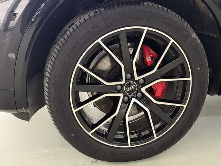 Фото 7 - Audi Q5L