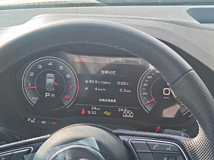Фото 6 - Audi Q2L