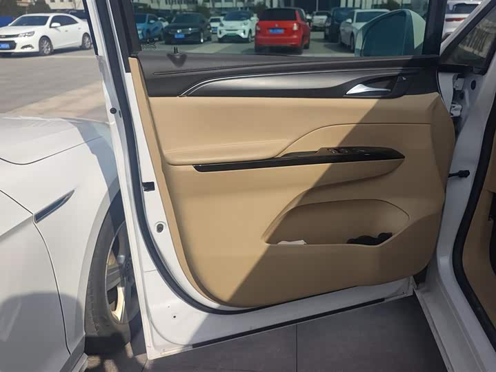 Фото 7 - Buick GL8 Hybrid