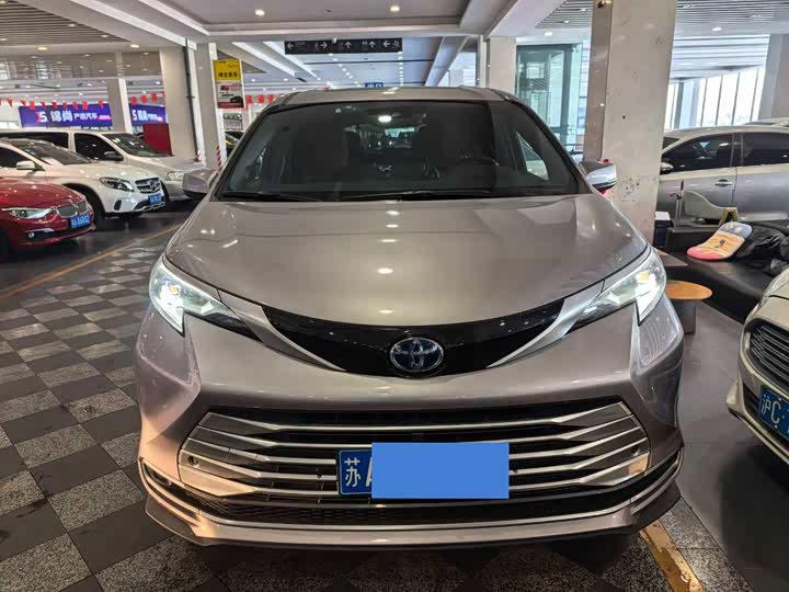 Фото 2 - Toyota Sienna