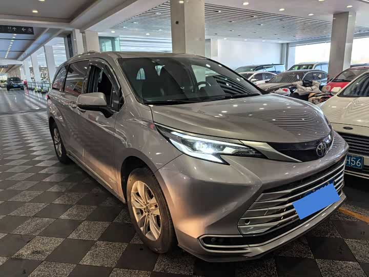 Фото 3 - Toyota Sienna