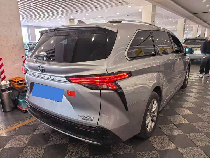 Фото 4 - Toyota Sienna