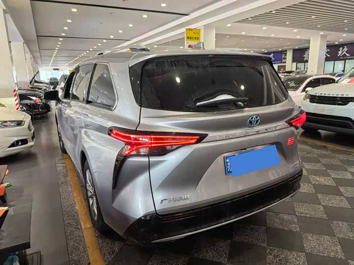 Фото 6 - Toyota Sienna